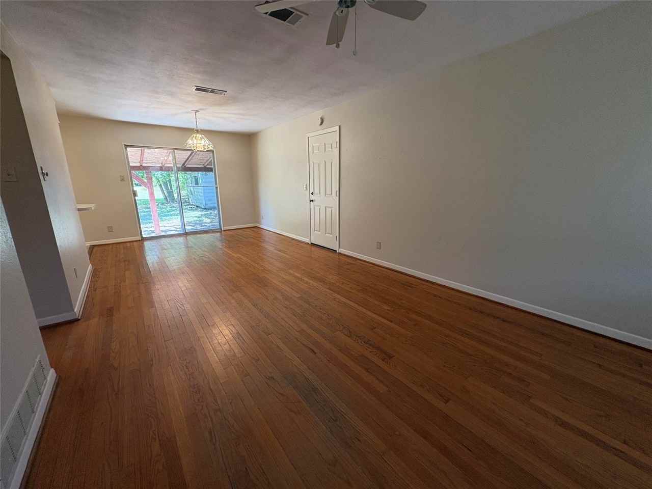 588 Rea Ave - Photo 3 of 18