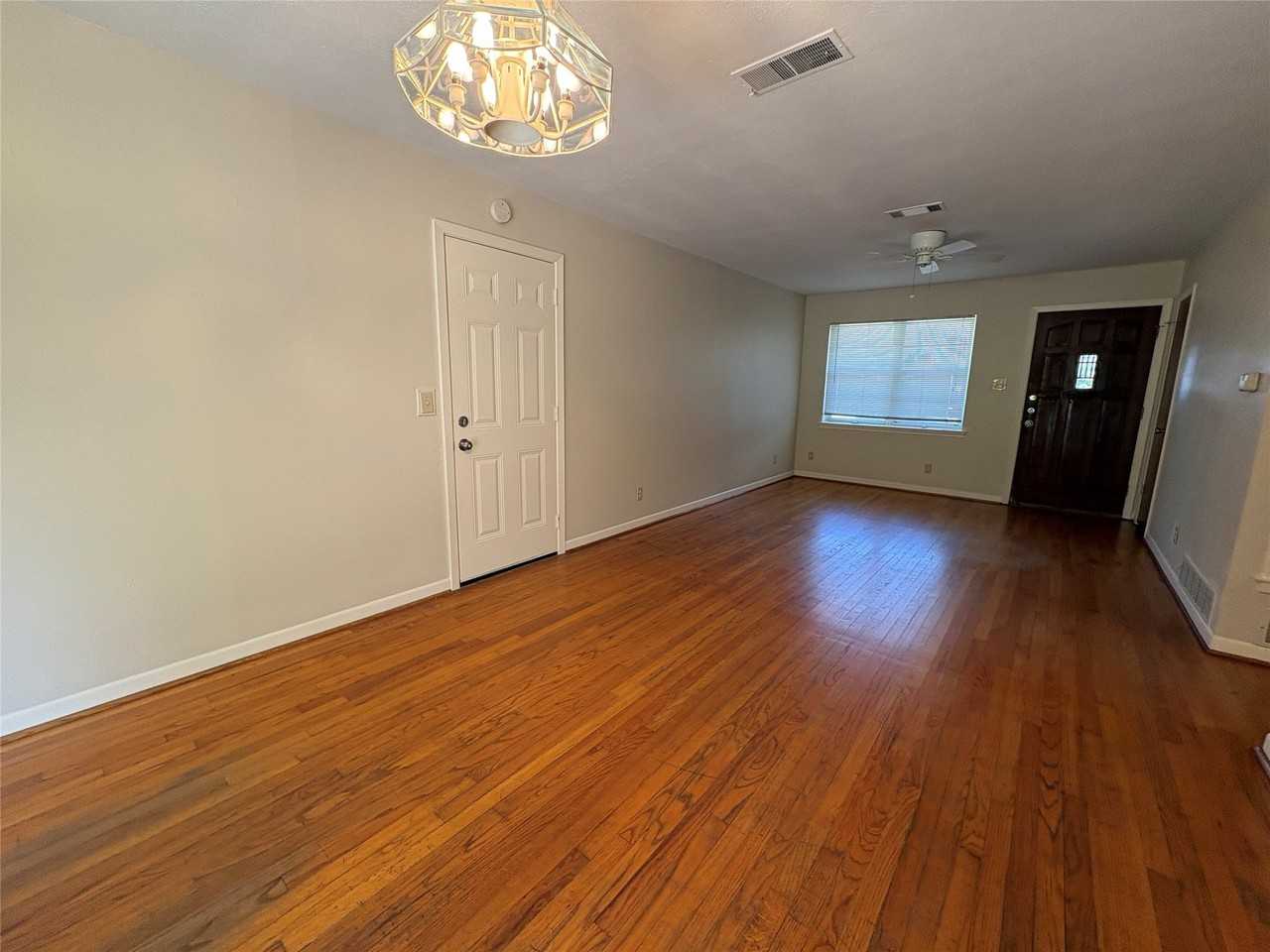 588 Rea Ave - Photo 5 of 18