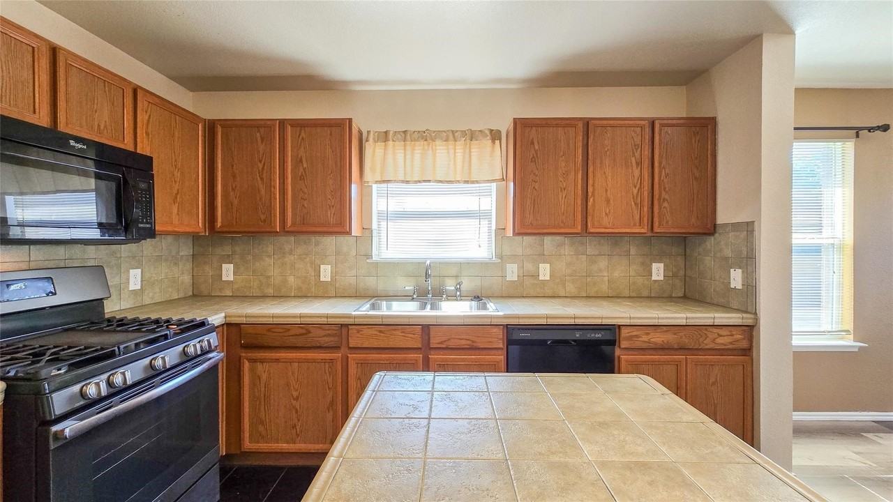 12453 Peak Cir - Photo 5 of 23