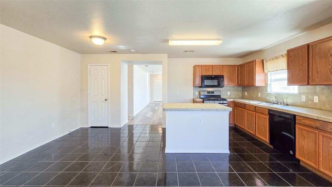12453 Peak Cir - Photo 6 of 23