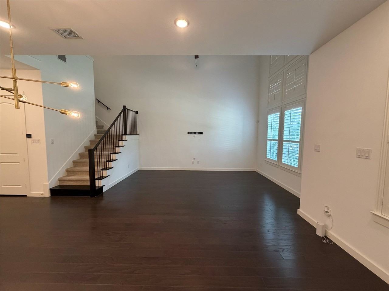 7305 Sprangletop St - Photo 3 of 19