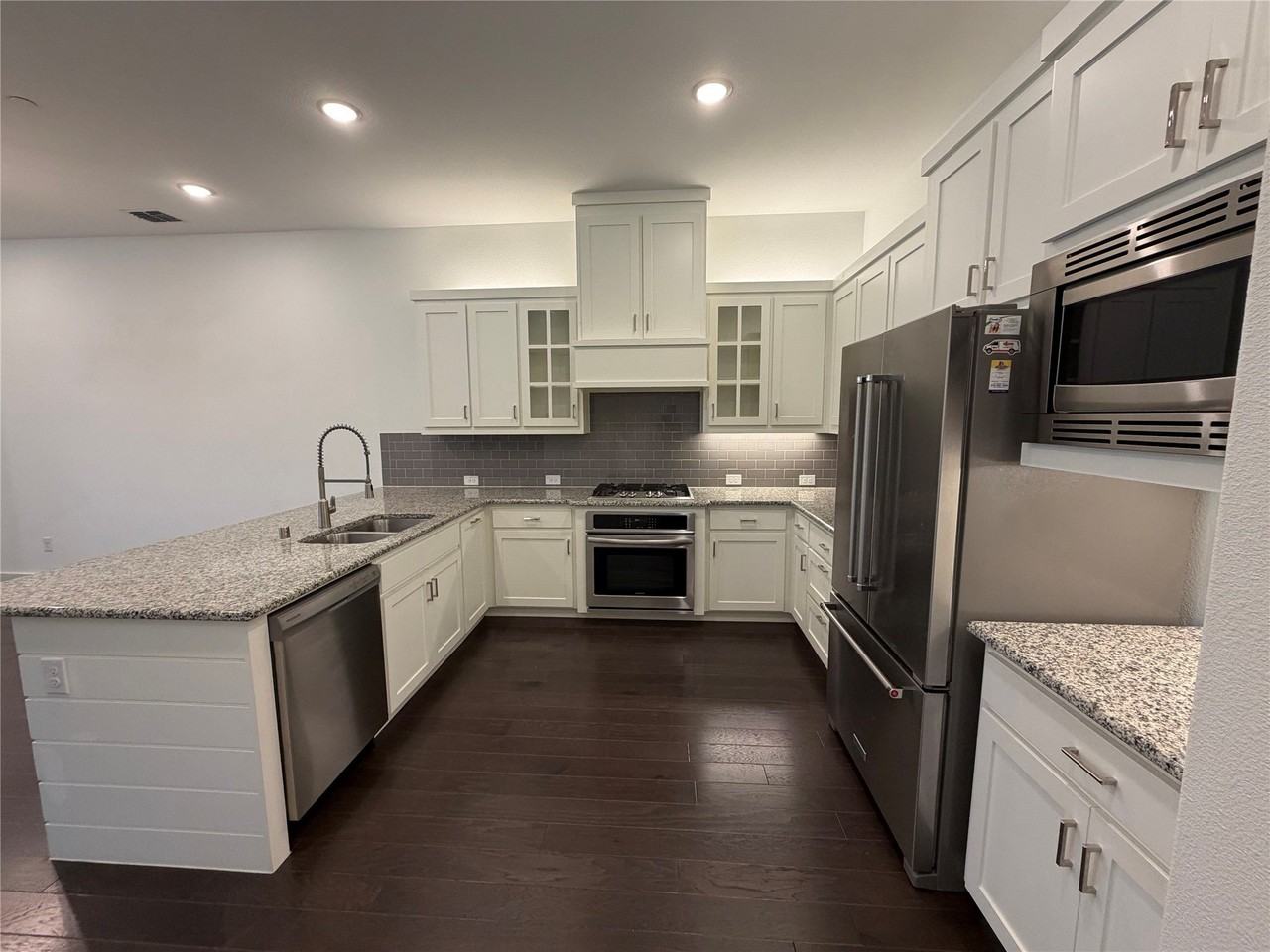 7305 Sprangletop St - Photo 5 of 19