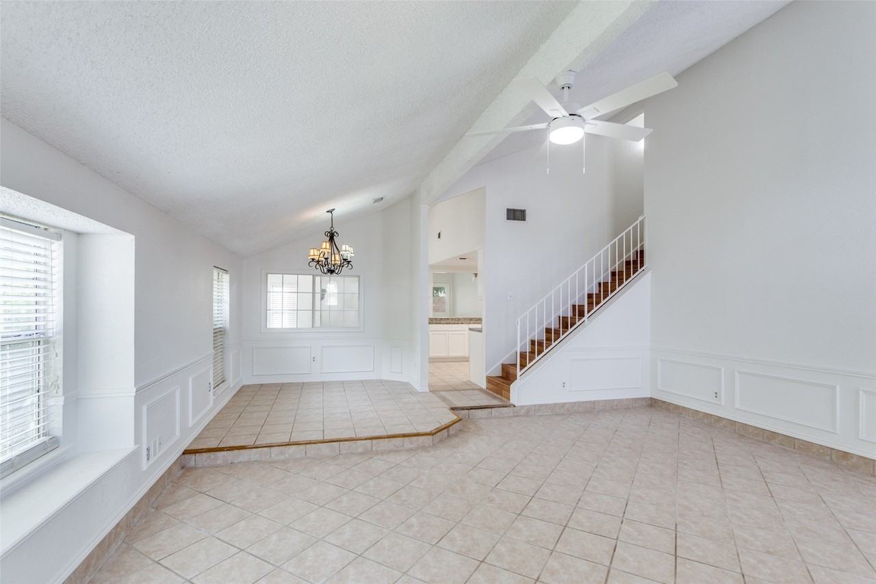 6 Tanager Ct - Photo 3 of 18