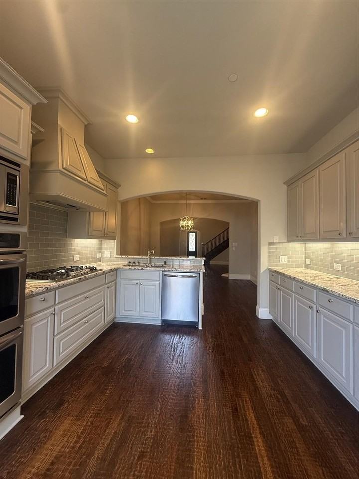 4229 Colton Dr - Photo 6 of 31