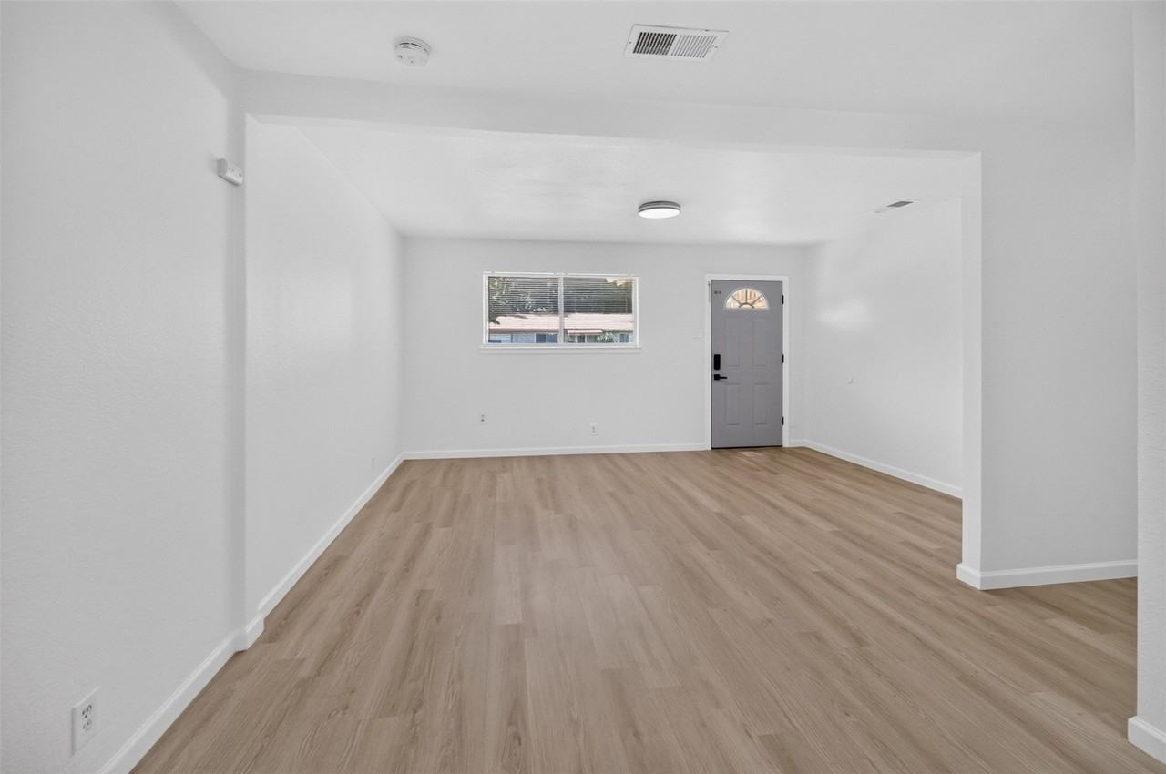2210 Sycamore Dr - Photo 2 of 23