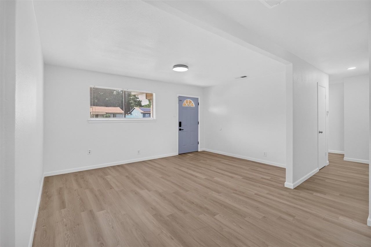 2210 Sycamore Dr - Photo 3 of 23