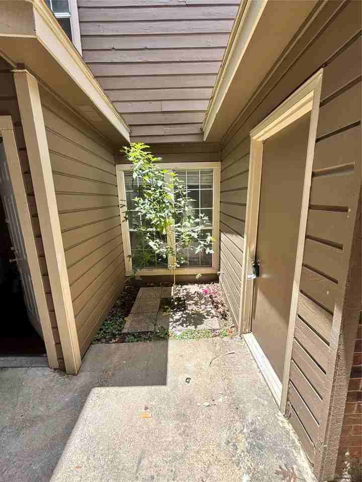 804 Saint Andrews Ct - Photo 3 of 19
