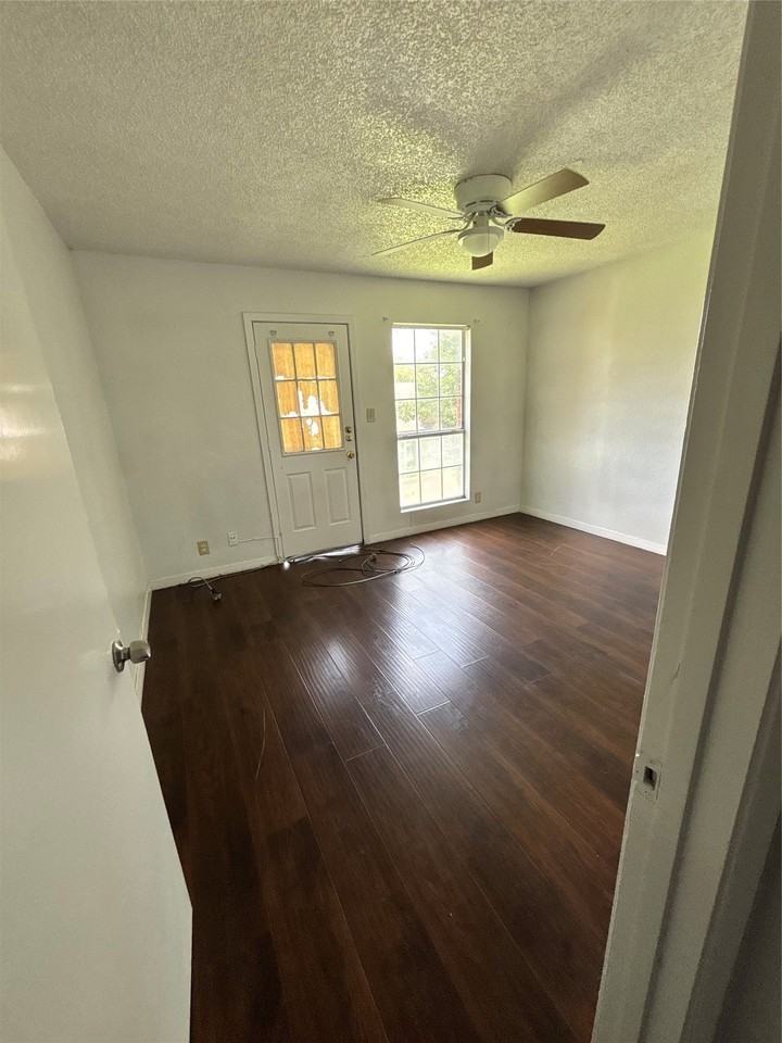 804 Saint Andrews Ct - Photo 7 of 19
