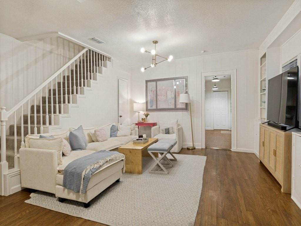 5318 Vanderbilt Ave - Photo 3 of 12