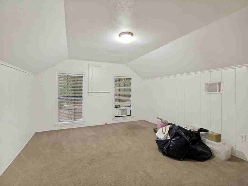 5318 Vanderbilt Ave - Photo 5 of 12