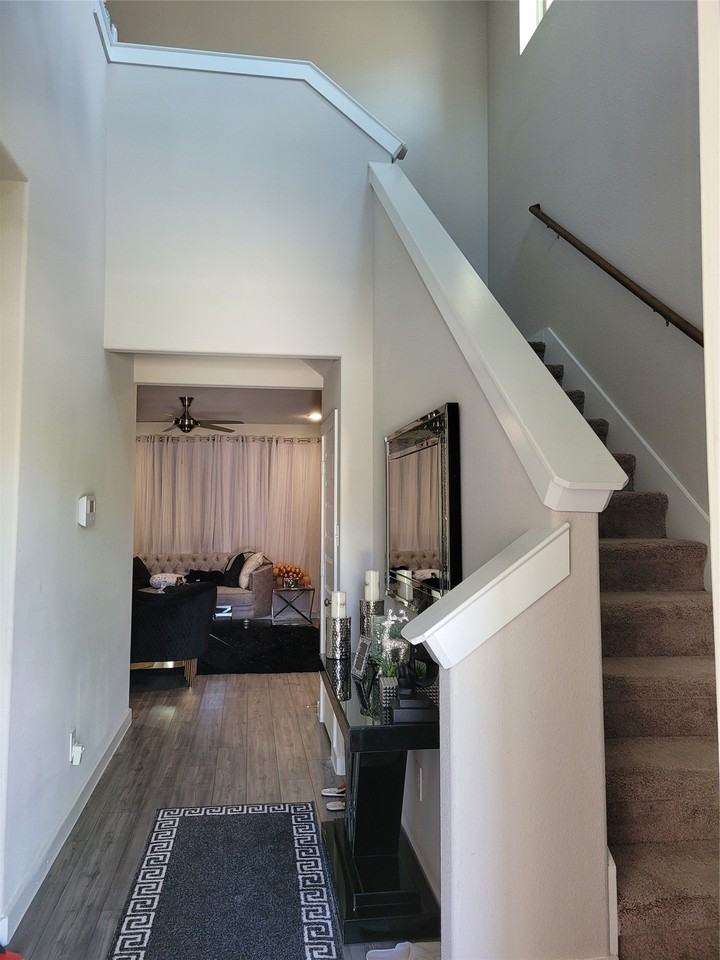2401 Green River Rd - Photo 6 of 11