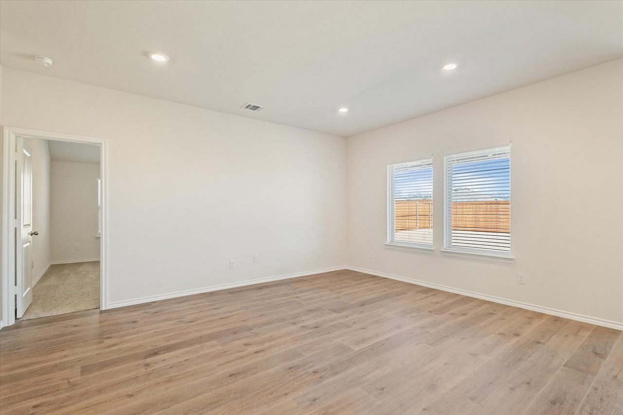 2319 Burleson Rd - Photo 6 of 24