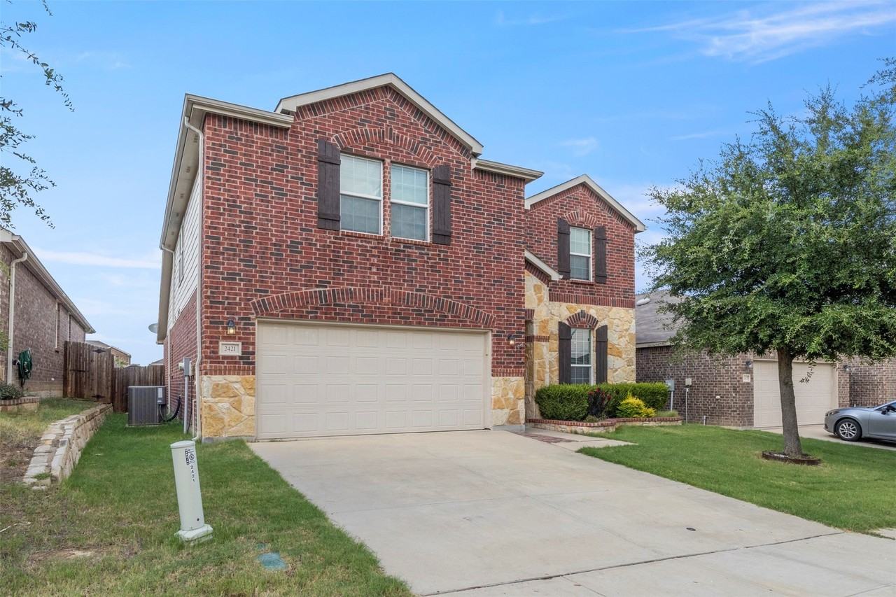 2421 Buelingo Ln - Photo 2 of 39