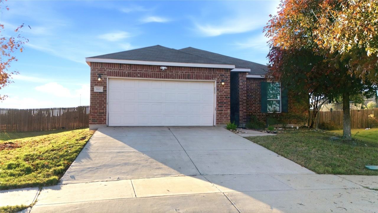 8101 Kurgan Trl - Photo 4 of 40