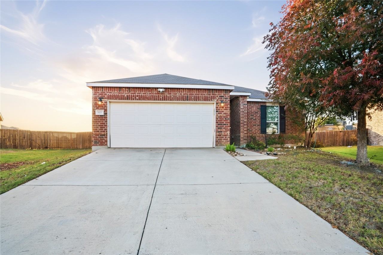 8101 Kurgan Trl - Photo 5 of 40
