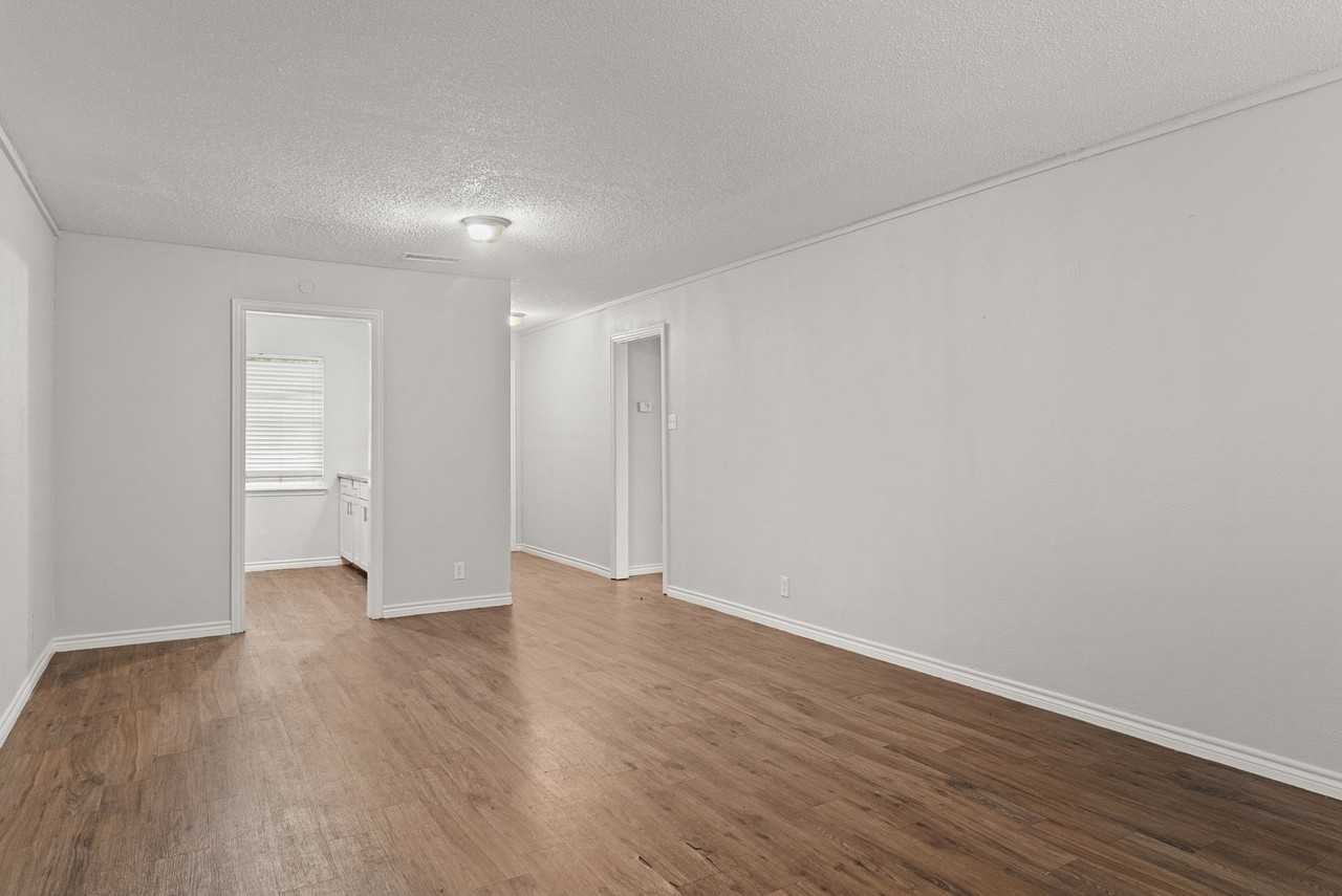 429 Johnson St #5 - Photo 5 of 11