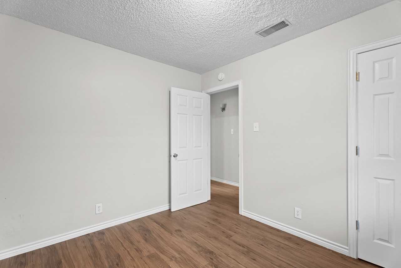 429 Johnson St #5 - Photo 7 of 11