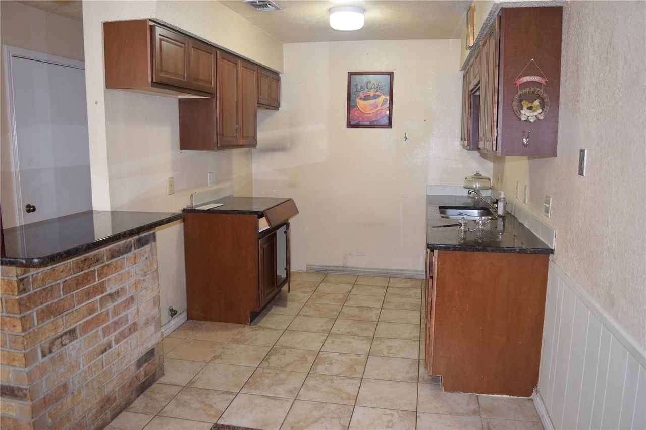 1806 Family Cir - Photo 3 of 24