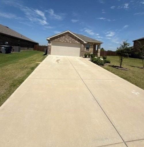 915 Presleigh Dr - Photo 2 of 23