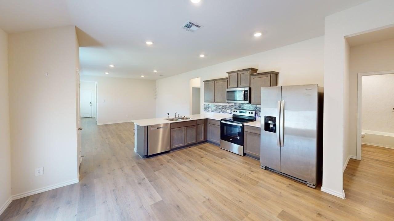 915 Presleigh Dr - Photo 4 of 23