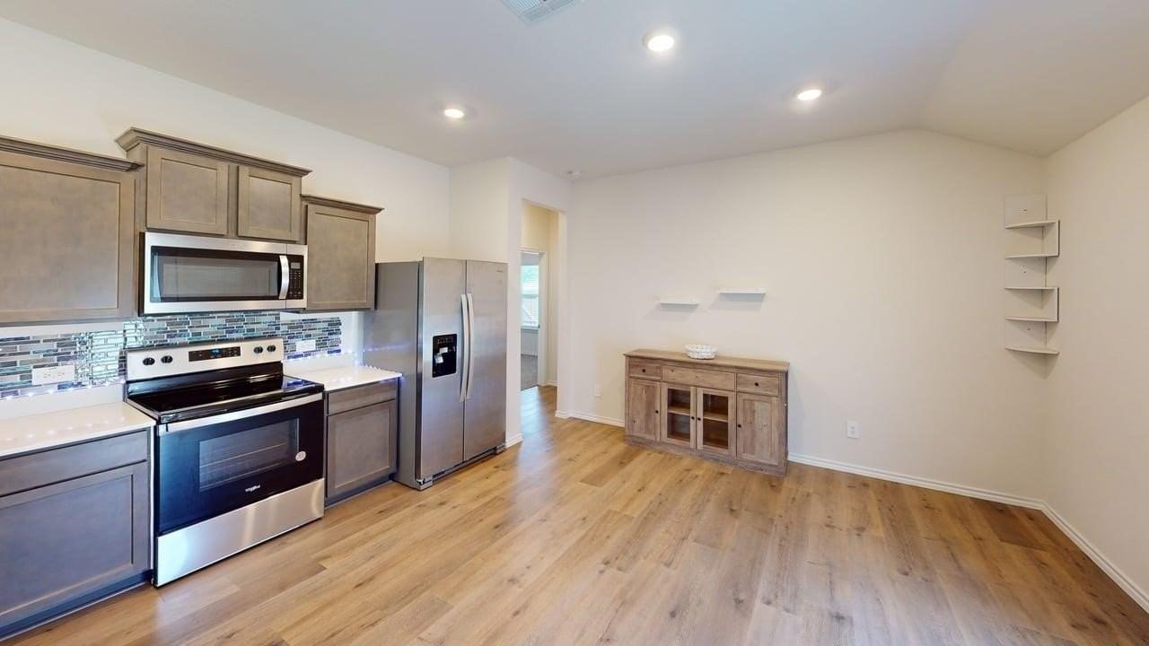 915 Presleigh Dr - Photo 5 of 23