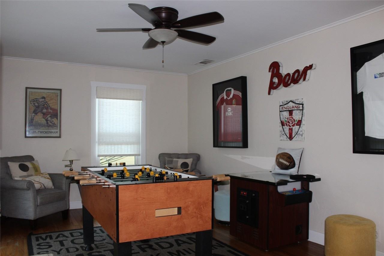 420 E Franklin St - Photo 2 of 18
