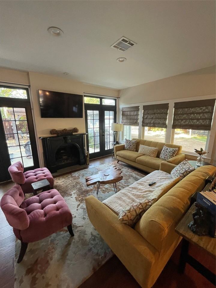420 E Franklin St - Photo 6 of 18