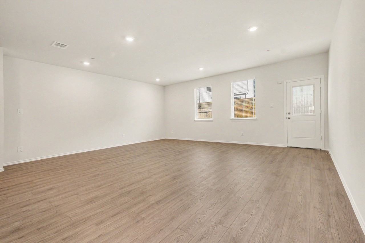 125 Arbor Dr - Photo 4 of 30