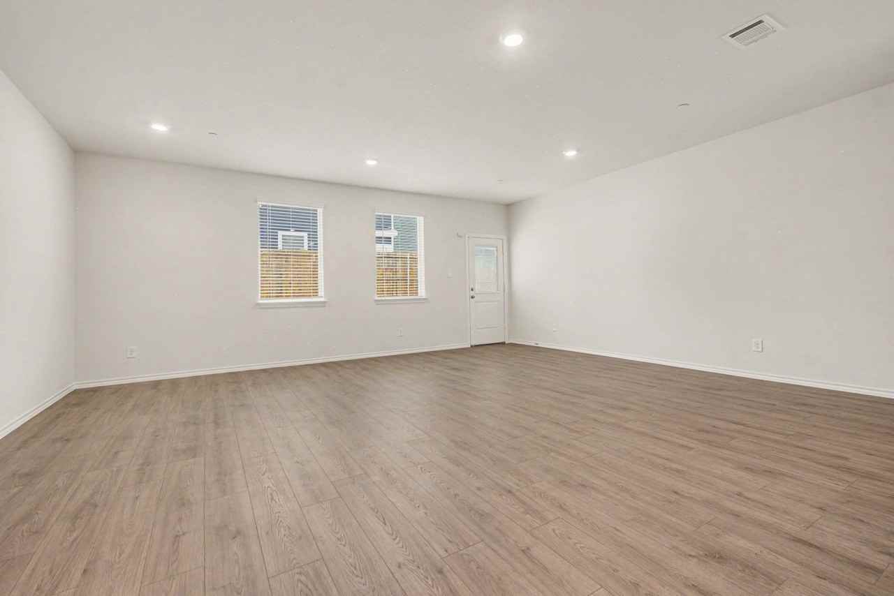 125 Arbor Dr - Photo 5 of 30
