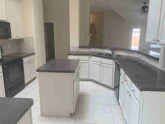 716 Mistymoor Ln - Photo 3 of 36