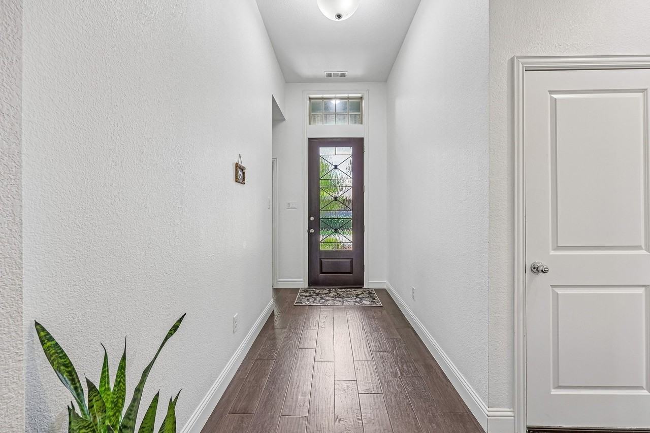 808 Parkland Dr - Photo 5 of 36