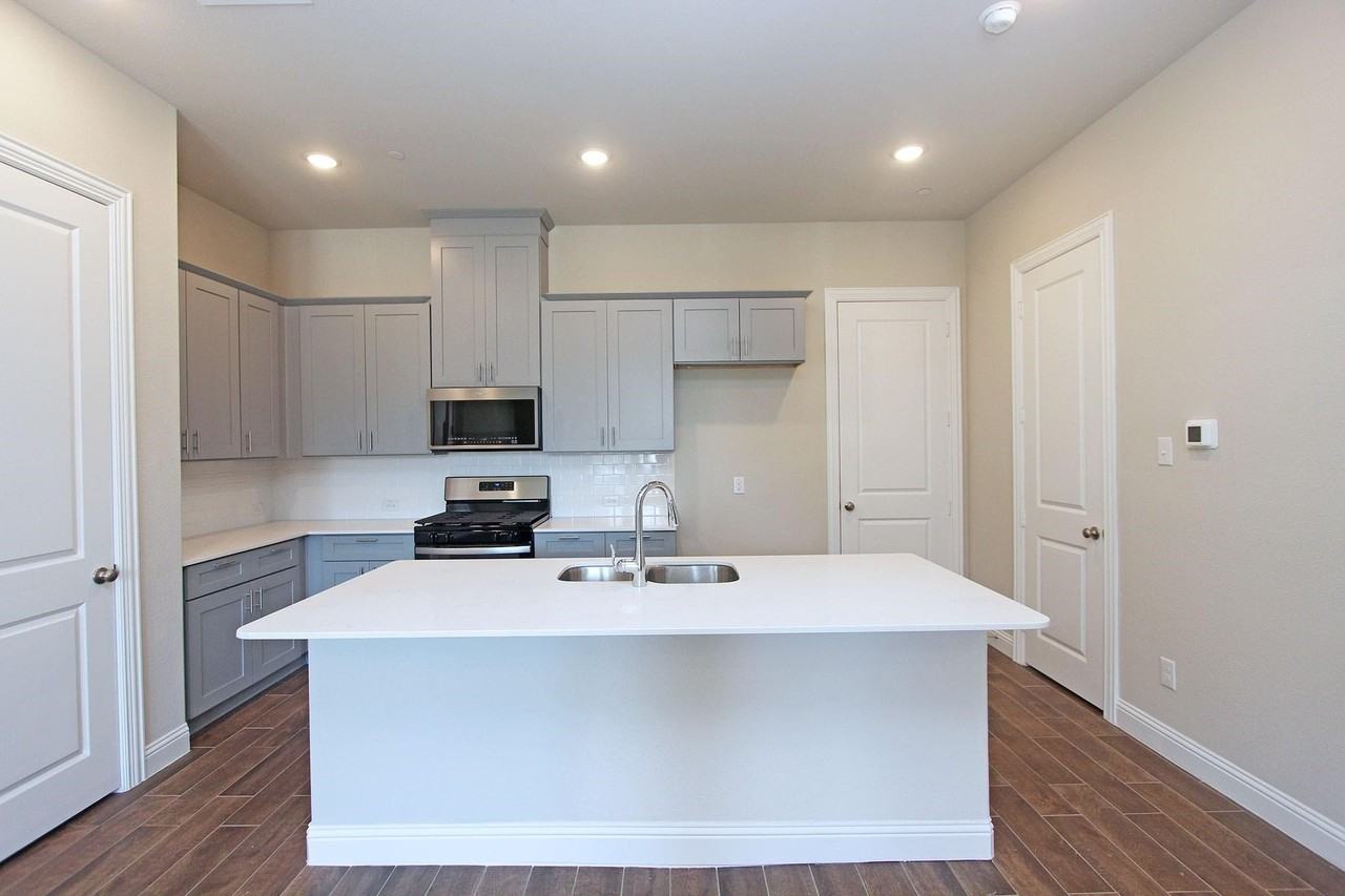 4255 Shavano Dr - Photo 2 of 25