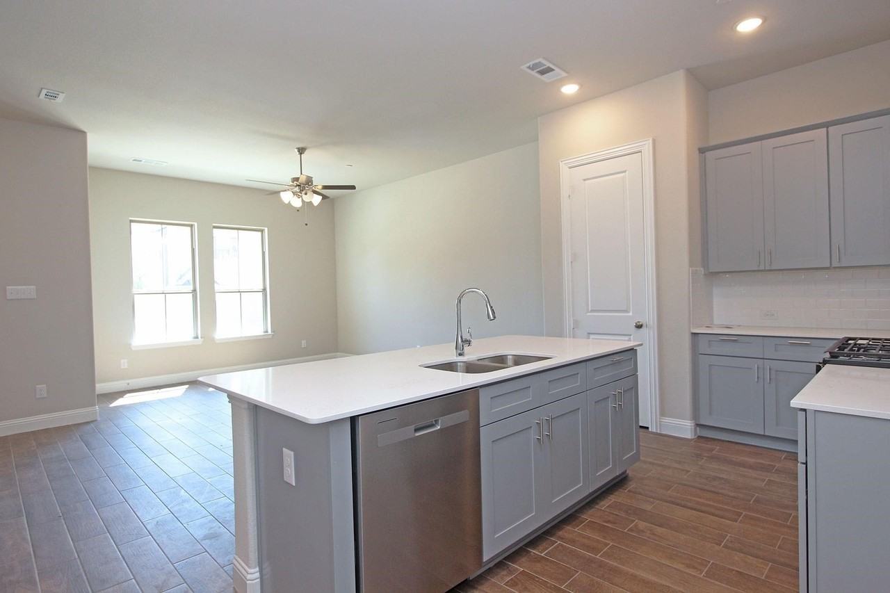 4255 Shavano Dr - Photo 5 of 25