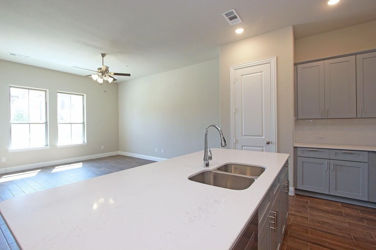 4255 Shavano Dr - Photo 7 of 25