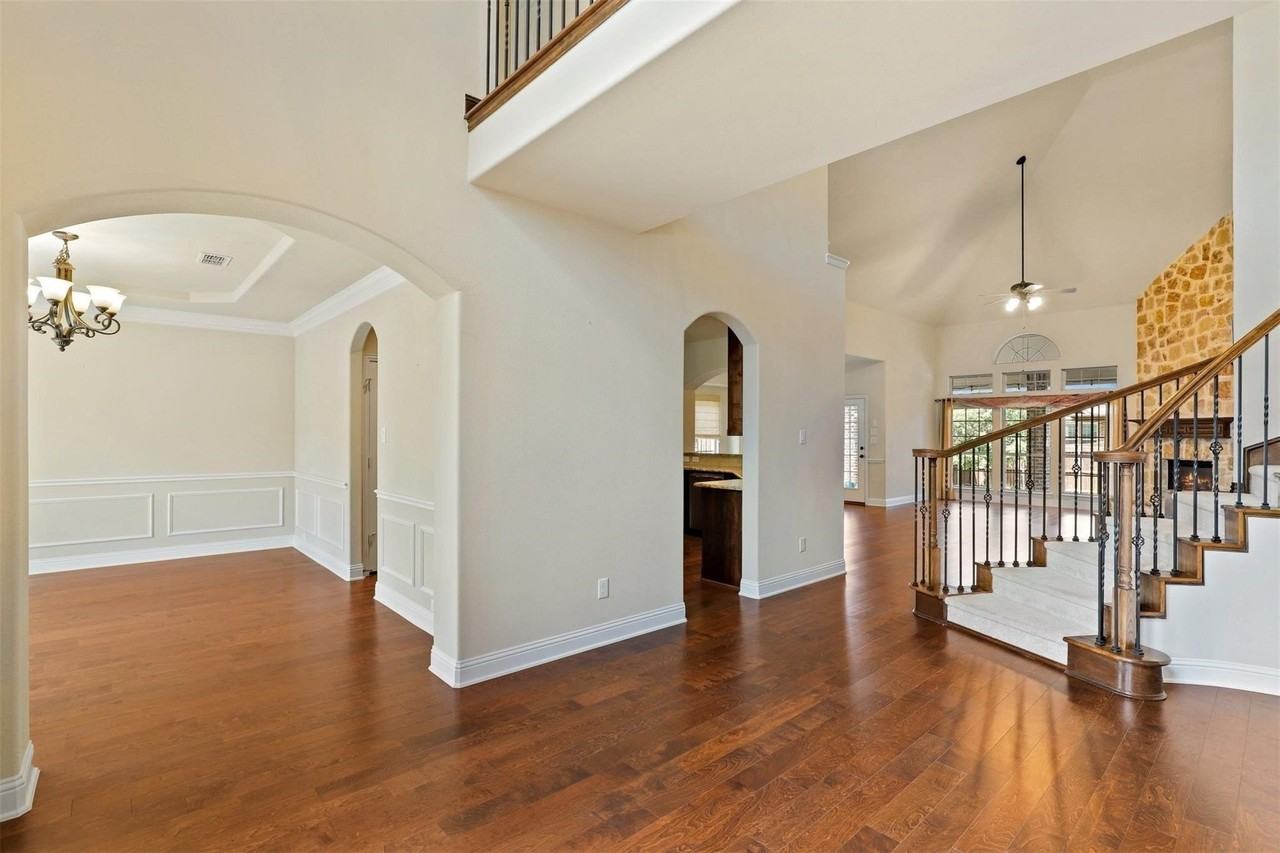 8110 Fenwick Ct - Photo 4 of 39