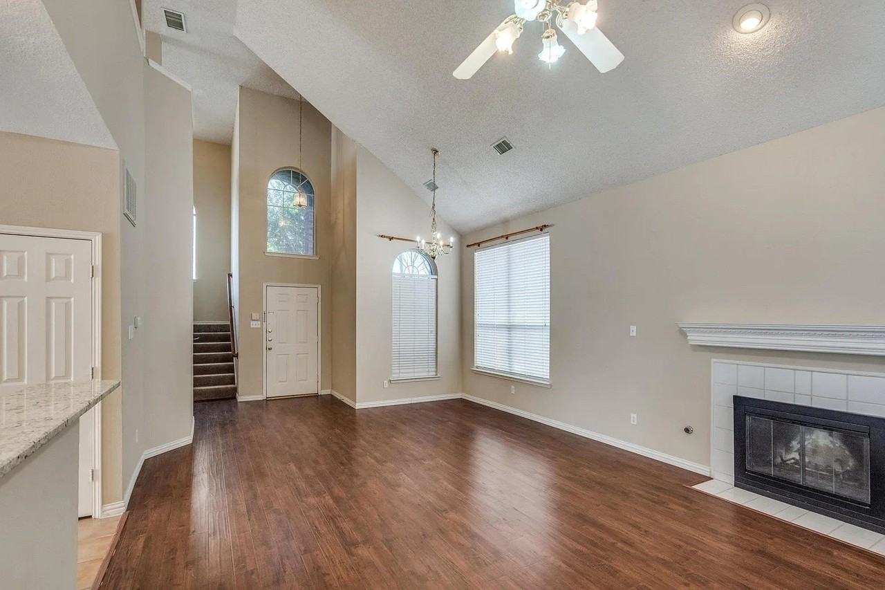 3949 Windford Dr - Photo 3 of 24