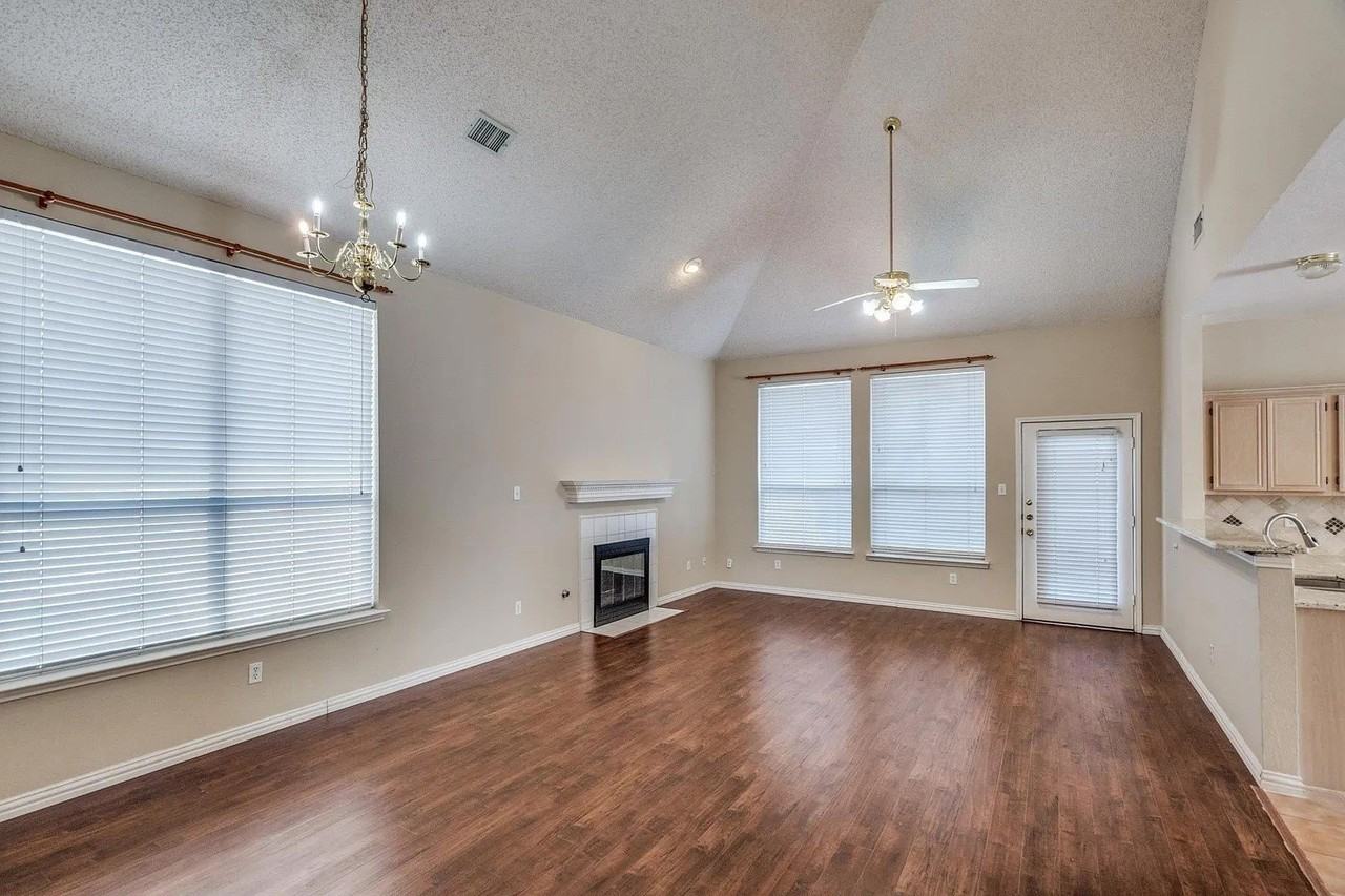 3949 Windford Dr - Photo 4 of 24
