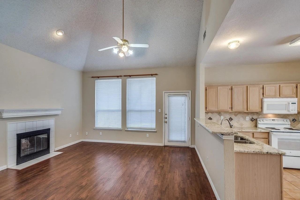 3949 Windford Dr - Photo 5 of 24