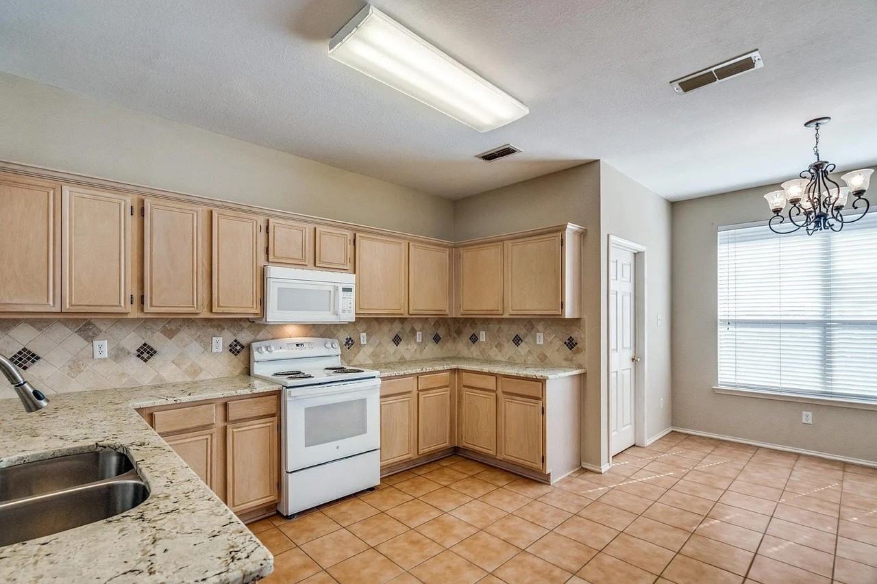 3949 Windford Dr - Photo 7 of 24