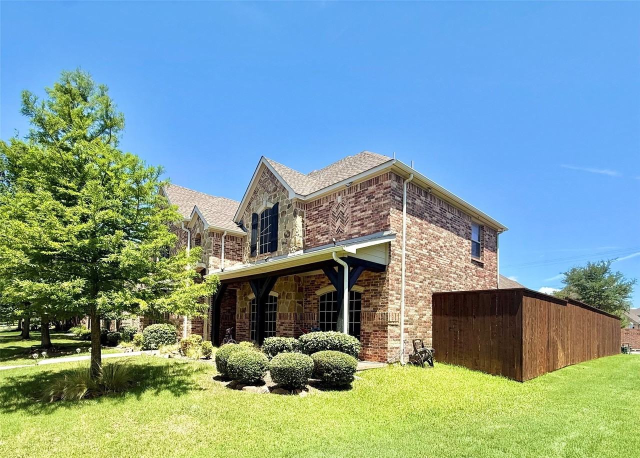 7430 Hidden Cove Ln - Photo 3 of 40