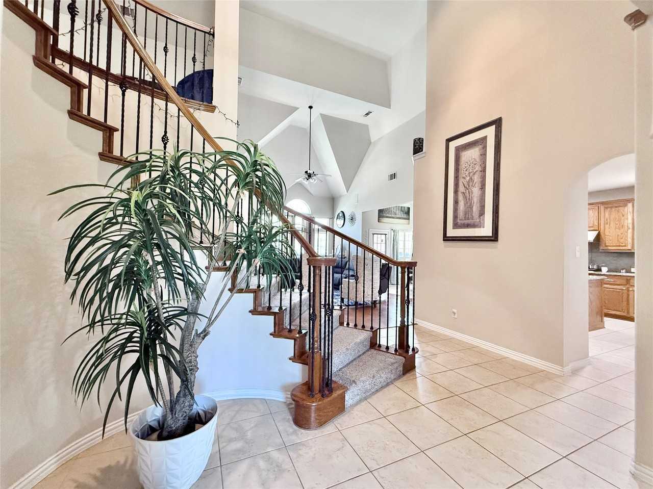 7430 Hidden Cove Ln - Photo 7 of 40