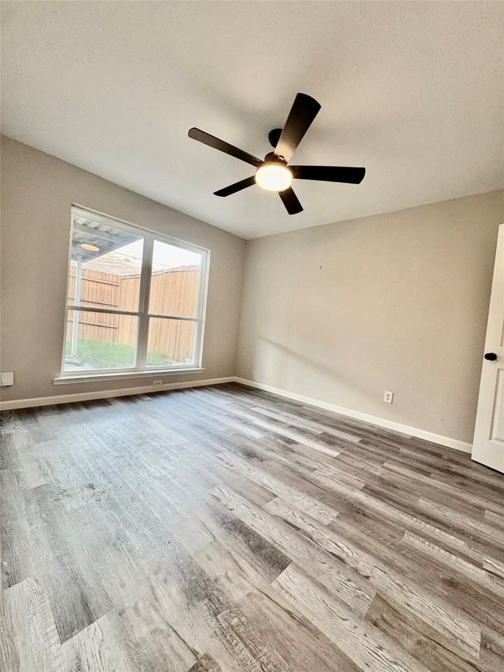 734 Ticonderoga Dr - Photo 2 of 17