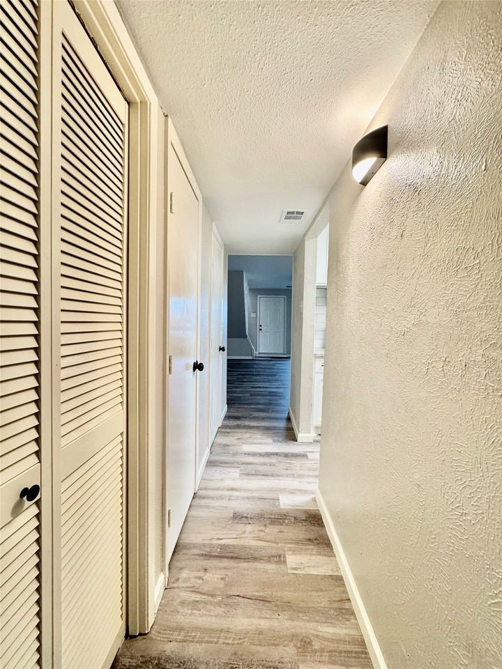 734 Ticonderoga Dr - Photo 5 of 17