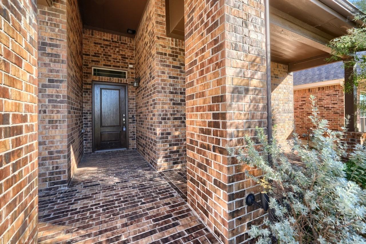 936 Meadows Dr - Photo 2 of 25