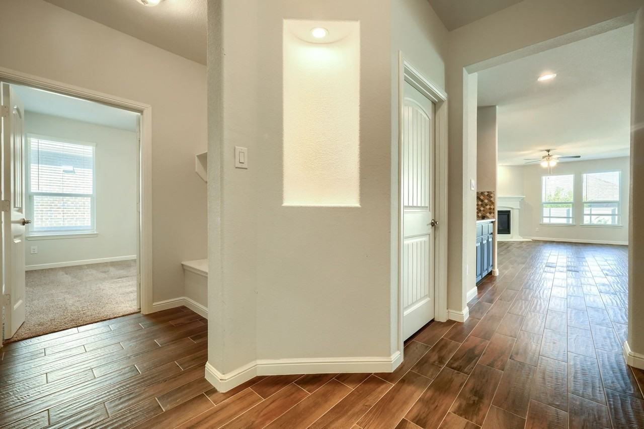 936 Meadows Dr - Photo 3 of 25