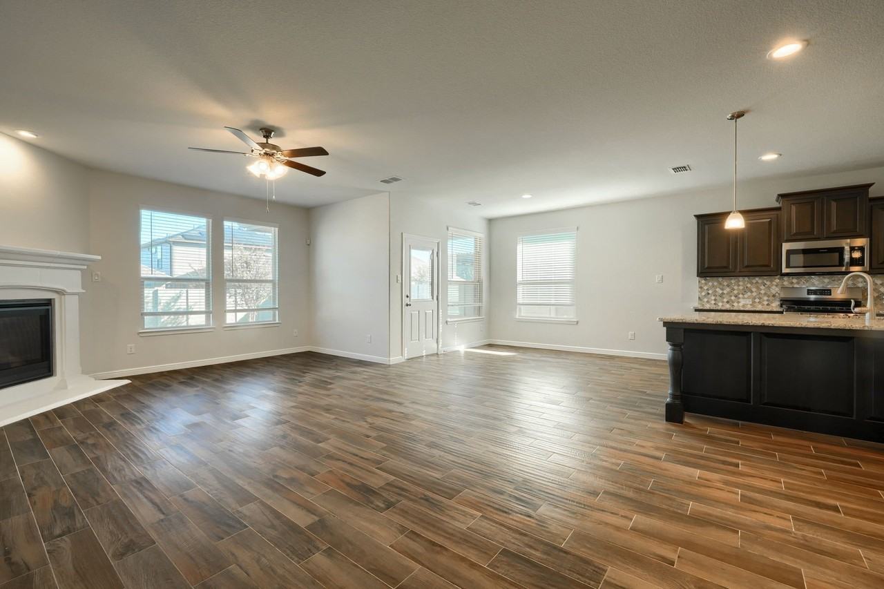 936 Meadows Dr - Photo 4 of 25