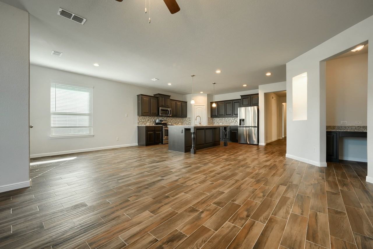 936 Meadows Dr - Photo 5 of 25