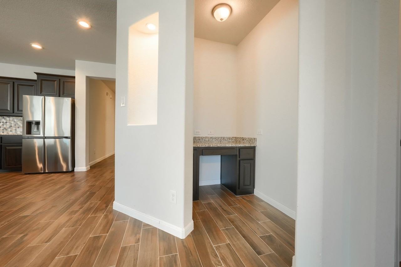 936 Meadows Dr - Photo 6 of 25