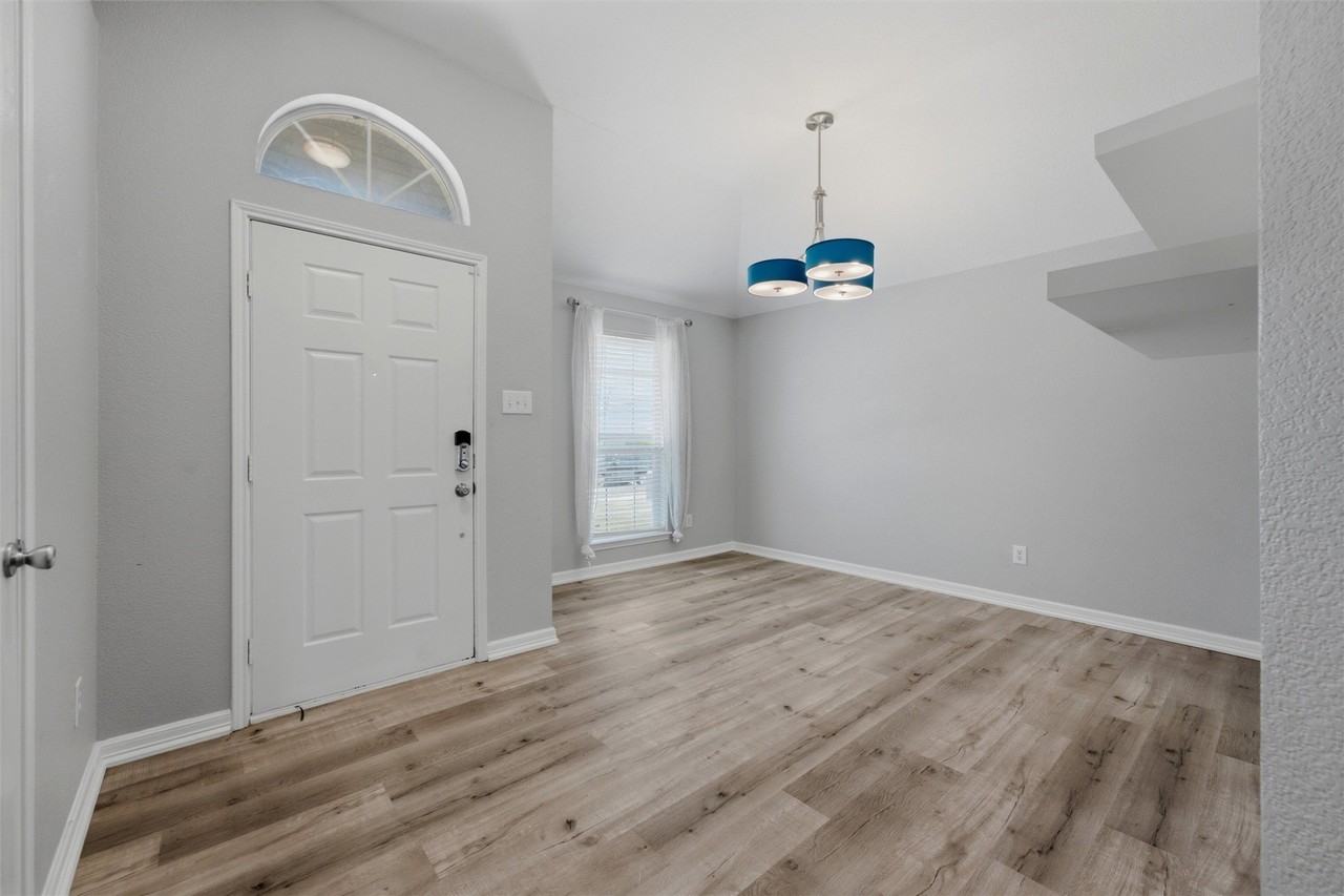 117 Clover Leaf Ln - Photo 2 of 18