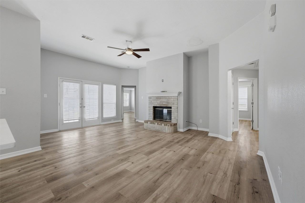 117 Clover Leaf Ln - Photo 3 of 18